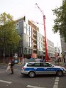 Ausleger vom Mobil Kran abgerissen Koeln Schaafenstr Habsburgering P048